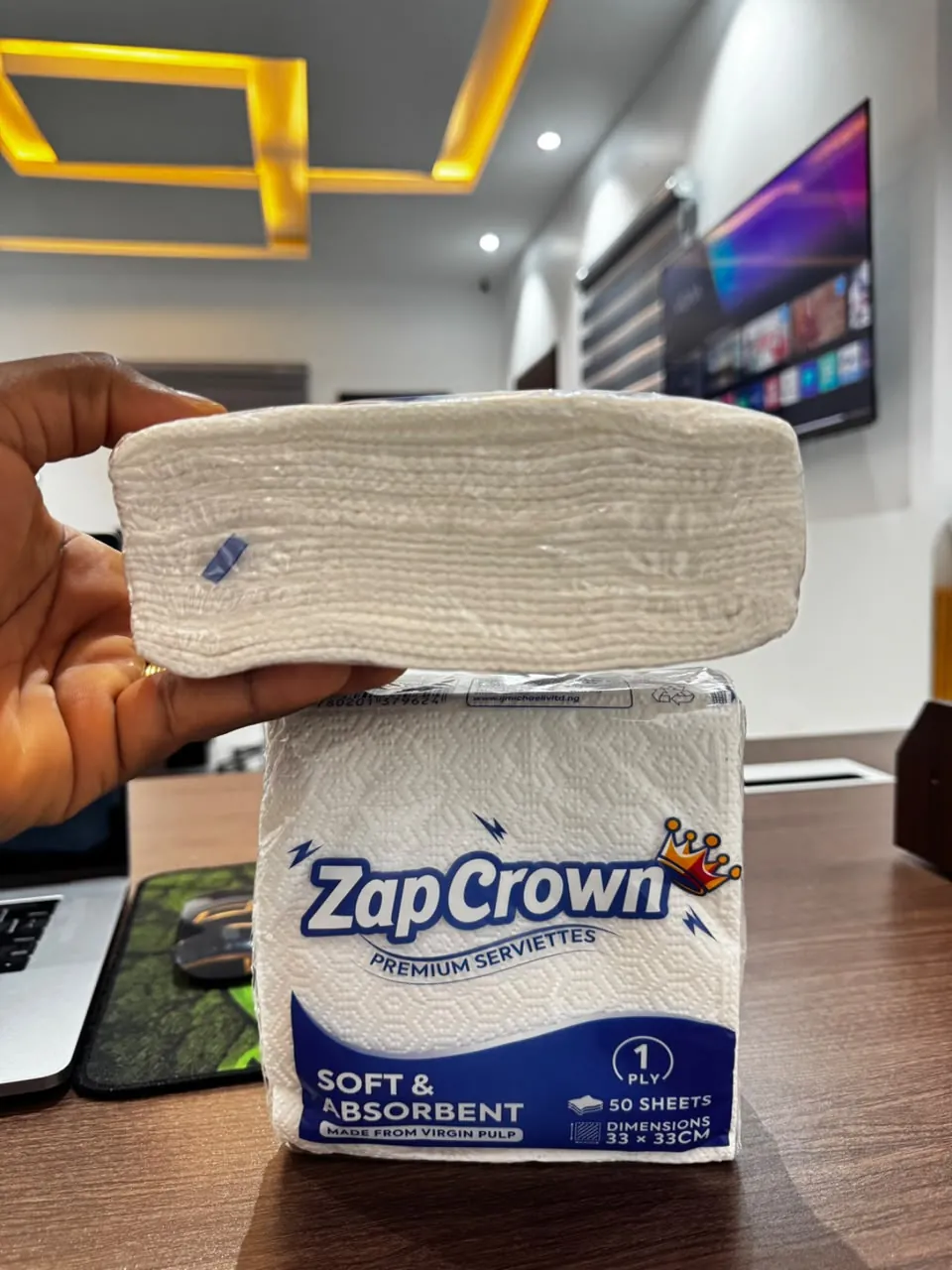 ZapCrown Premium Serviettes in use